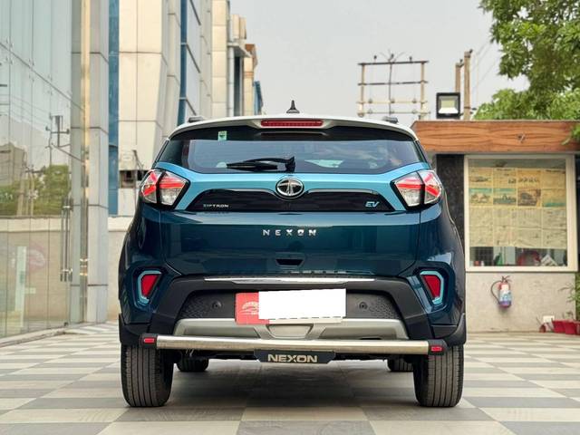 https://images10.gaadi.com/usedcar_image/4579610/original/processed_aba27d67d7811ef63a6d5bdf276f5974.jpg?imwidth=6402