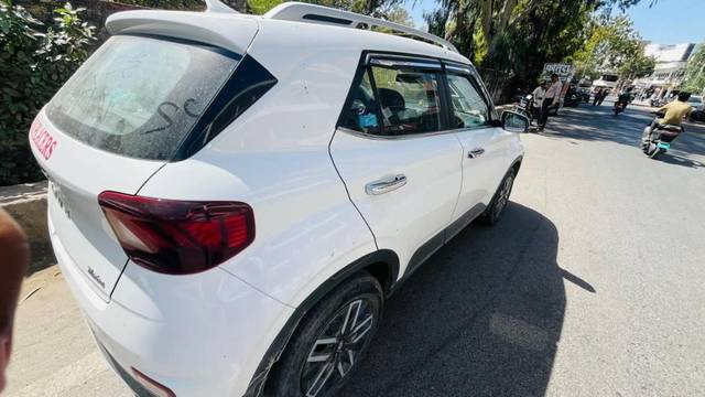 https://images10.gaadi.com/usedcar_image/4579619/original/processed_cf109346-3da7-4dc1-8f02-c2ef0caa8659.jpg?imwidth=6401