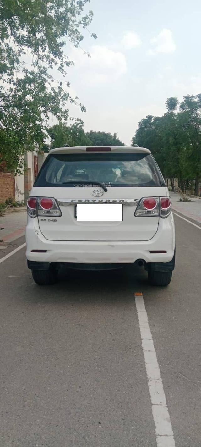 https://images10.gaadi.com/usedcar_image/4579645/original/processed_583d0193a901a316b013f6b41bcf6b6e.jpg?imwidth=6402