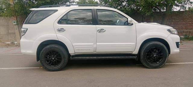 https://images10.gaadi.com/usedcar_image/4579645/original/processed_74dbd8336cf8db631388062a16b75b5d.jpg?imwidth=6401