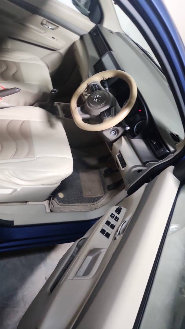 https://images10.gaadi.com/usedcar_image/4579671/original/b1f7a0348bd3542958d7aec1f47e9f1c.jpg?imwidth=6402