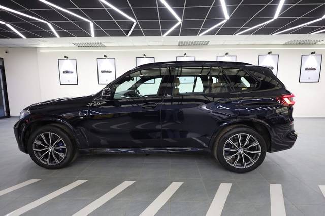 https://images10.gaadi.com/usedcar_image/4579681/original/d59efe00078fd495759eacc3b31dc8dc.jpg?imwidth=6402