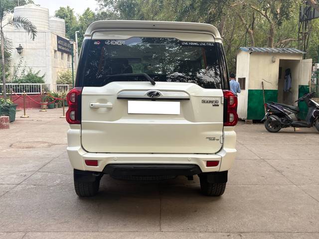 https://images10.gaadi.com/usedcar_image/4579683/original/processed_f4c05487-3f77-4c2d-a0ba-561a03362352.jpg?imwidth=6401