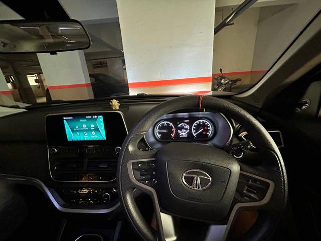 https://images10.gaadi.com/usedcar_image/4579711/original/8b1e9448-d6e0-4f8b-9c1f-3ec584aa048d.jpg?imwidth=6402