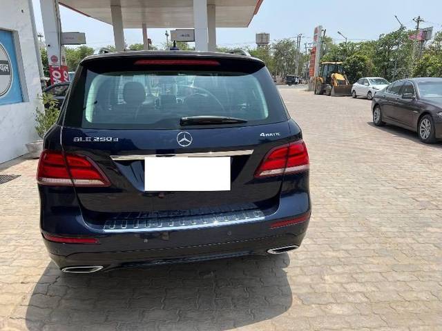 https://images10.gaadi.com/usedcar_image/4579733/original/processed_8e6ebf8b-5b2c-46b9-8060-3eb44281b16f.jpeg?imwidth=6402