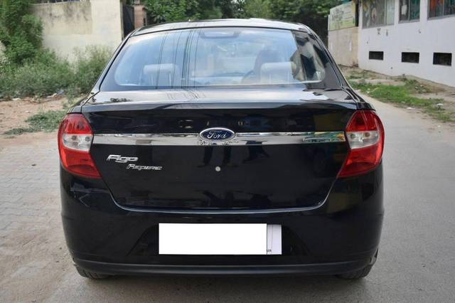 https://images10.gaadi.com/usedcar_image/4579747/original/processed_43b737632317f423327a58f8a692909b.jpg?imwidth=6402