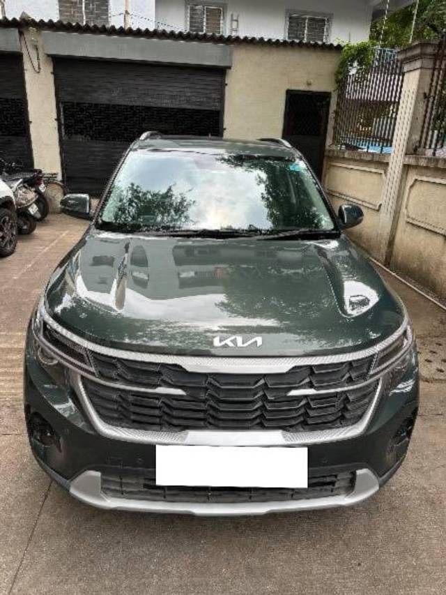 https://images10.gaadi.com/usedcar_image/4579750/original/processed_467a6564-6f6b-4169-8d67-d97bf9b1d4ea.jpeg?imwidth=6402