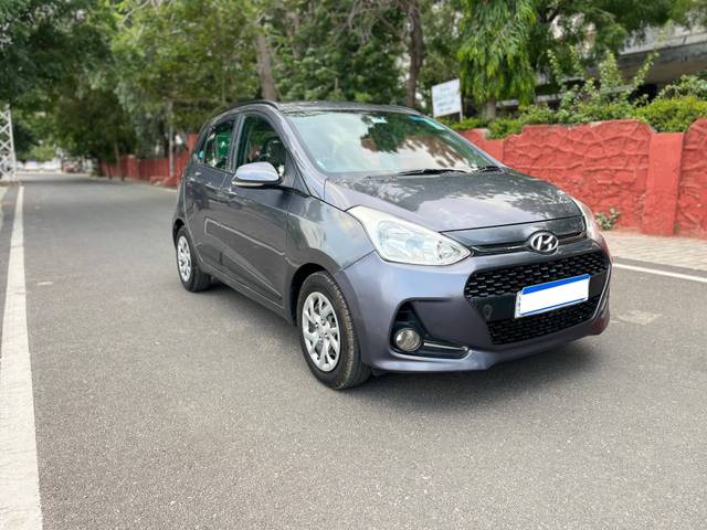 https://images10.gaadi.com/usedcar_image/4579758/original/processed_064760a66bf944c20898a50e966f6d1b.jpg?imwidth=6400