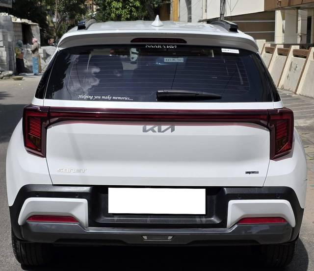 https://images10.gaadi.com/usedcar_image/4579759/original/processed_6d58a0d0b56c3ca5a5e7a476aa0a116b.jpg?imwidth=6402