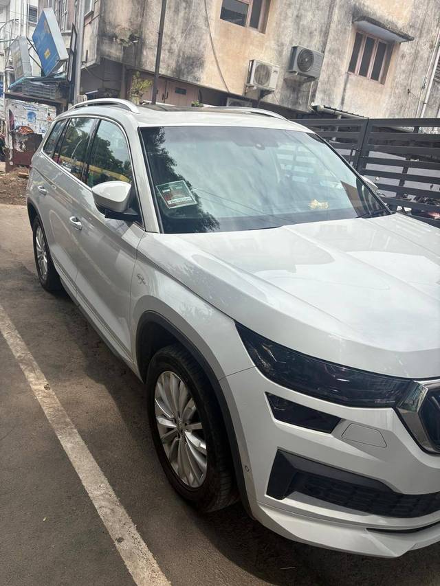 https://images10.gaadi.com/usedcar_image/4579764/original/processed_20836fc45f10e514667ce7ada4870976.jpg?imwidth=6402