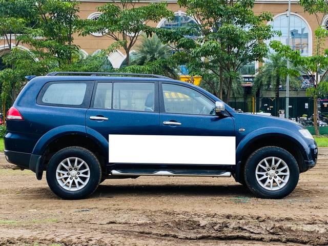 https://images10.gaadi.com/usedcar_image/4579765/original/processed_7512ffc5cd7c6134c056ee831877965b.jpg?imwidth=6401
