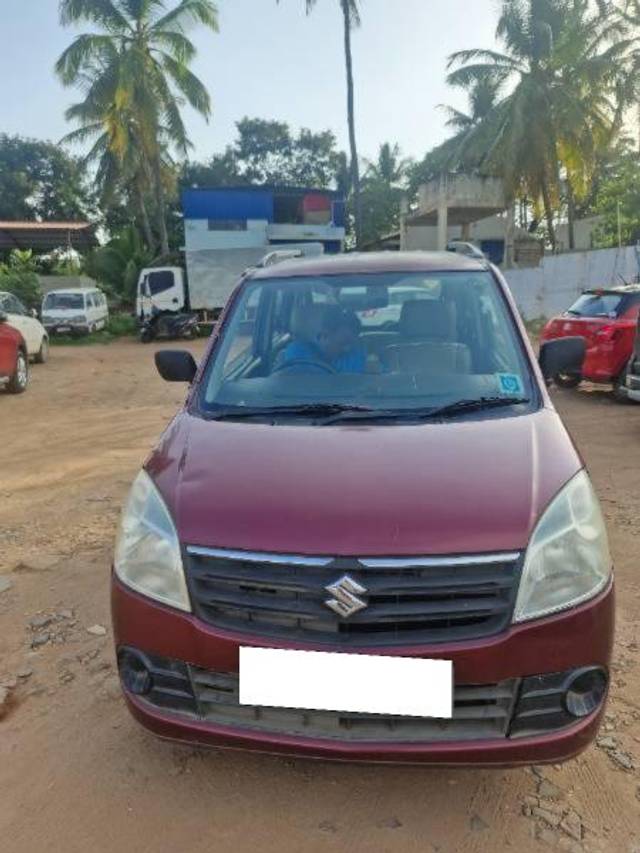 https://images10.gaadi.com/usedcar_image/4579769/original/processed_6cc7a51a-6b61-4648-a711-8223c4583af1.jpg?imwidth=6401
