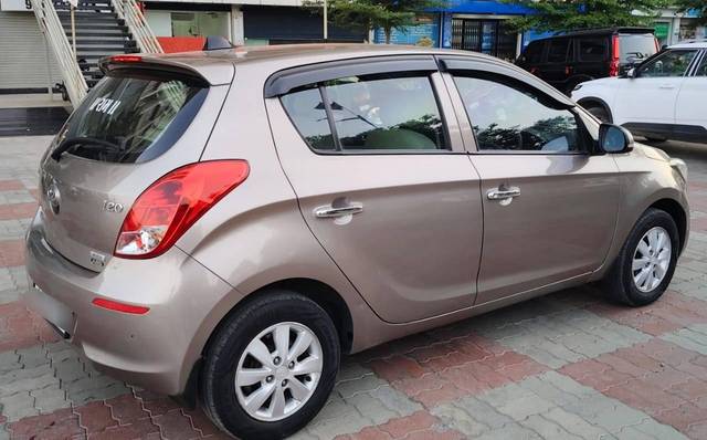 https://images10.gaadi.com/usedcar_image/4579771/original/processed_1a13c404d0e9c19c862d320c061baa6c.jpg?imwidth=6402