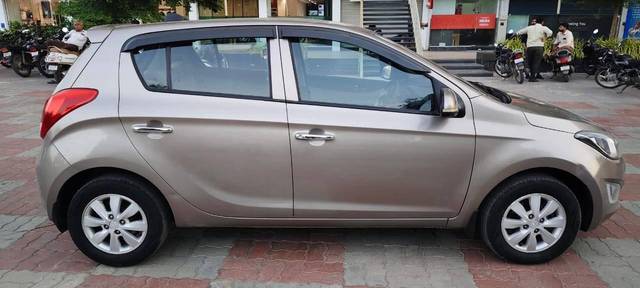 https://images10.gaadi.com/usedcar_image/4579771/original/processed_6d28b8ebf6c9afe36819285abbfee493.jpg?imwidth=6401
