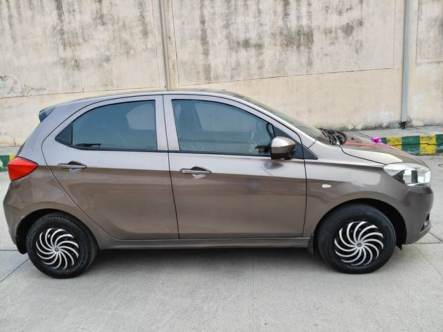 https://images10.gaadi.com/usedcar_image/4579780/original/dc9e8ac983a97844bcd81a1e8112b8dc.jpg?imwidth=6401