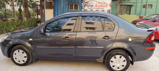 https://images10.gaadi.com/usedcar_image/4579789/original/processed_4ffcd8dc32ee2a7b388cecf3ad7d29d8.jpg?imwidth=6402