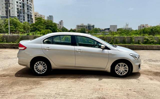 https://images10.gaadi.com/usedcar_image/4579798/original/8f5d72957ebef709ef7986a79042f266.jpg?imwidth=6401
