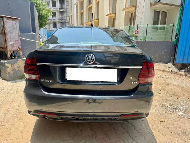 https://images10.gaadi.com/usedcar_image/4579802/original/processed_08b863d2dfc8a12e1f8bdccd41d9ede2.jpg?imwidth=6402