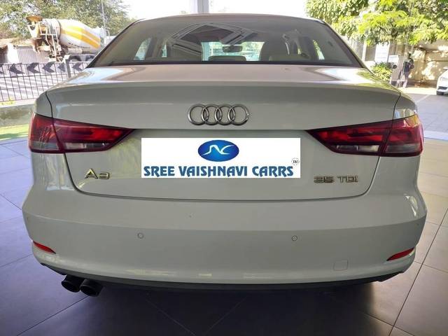 https://images10.gaadi.com/usedcar_image/4579815/original/processed_e9f7640021d736778d505bbb80c4cb8d.jpg?imwidth=6401