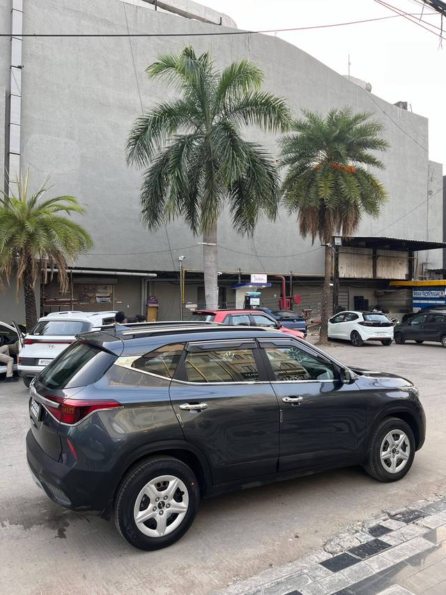 https://images10.gaadi.com/usedcar_image/4579817/original/processed_0552081e4addffe2cd4f967d9239dbe7.jpg?imwidth=6402