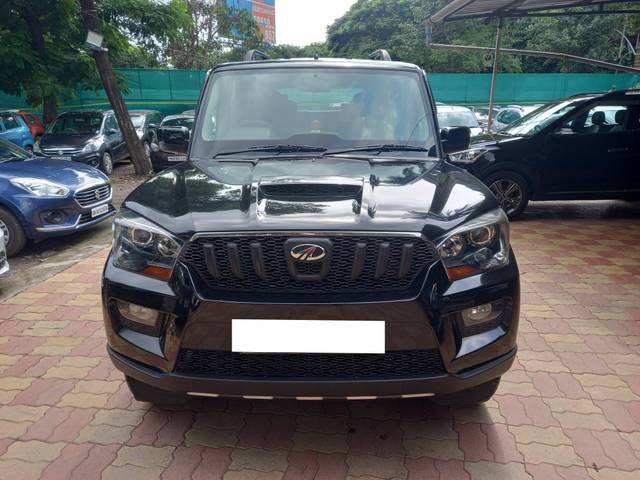 https://images10.gaadi.com/usedcar_image/4579818/original/processed_604d2e1cf346c05410df4f4ad7a1d7f8.jpeg?imwidth=6400