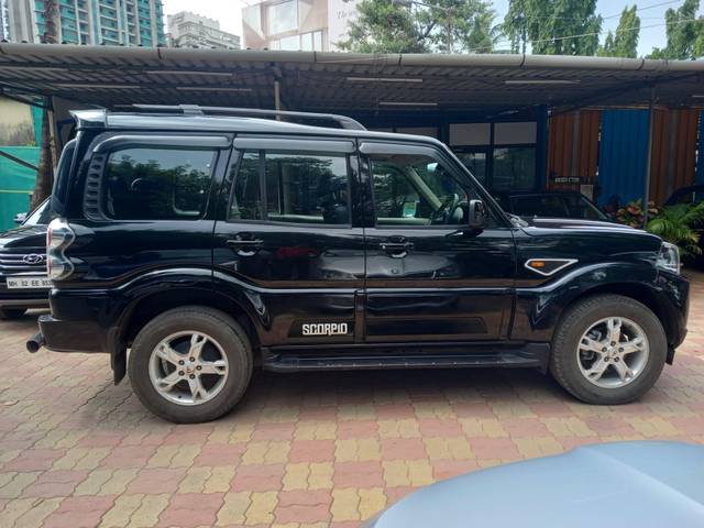 https://images10.gaadi.com/usedcar_image/4579818/original/processed_7a91ad11478c0af1bd3f9cae780954d4.jpeg?imwidth=6401
