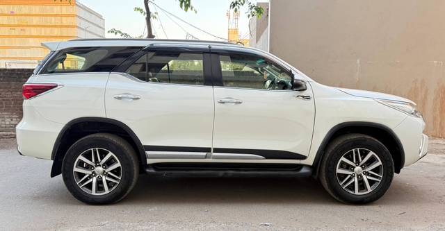 https://images10.gaadi.com/usedcar_image/4579819/original/processed_04a71b423e9c184854aeed54e5268f1f.jpg?imwidth=6401