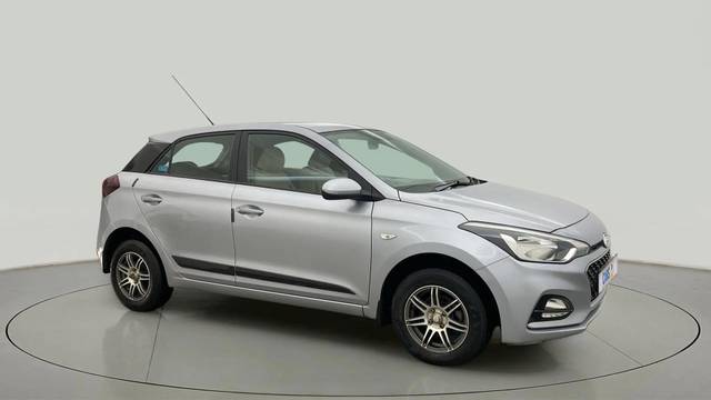 https://images10.gaadi.com/usedcar_image/4579875/original/6a635e3fb7c673ac906278b54e80c4b0.jpg?imwidth=6400