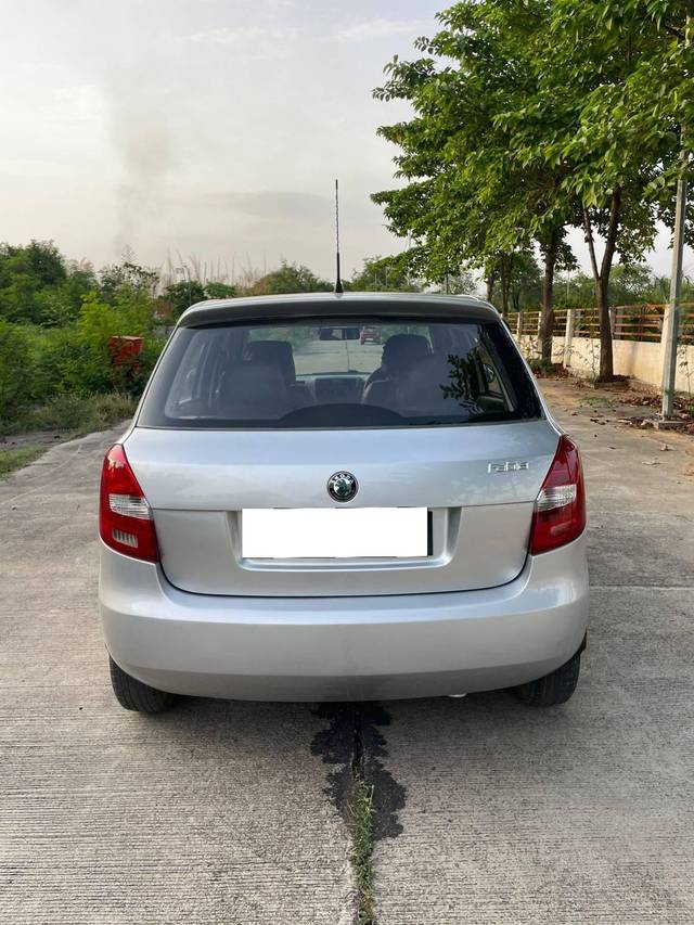 https://images10.gaadi.com/usedcar_image/4579901/original/processed_2b0a9f0a0e0994a4817f51800c1f6a44.jpg?imwidth=6401