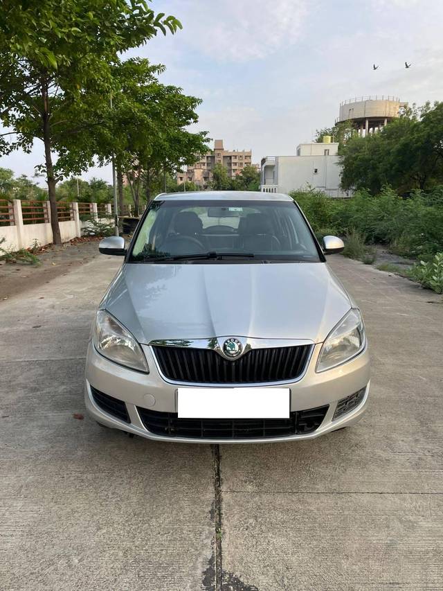 https://images10.gaadi.com/usedcar_image/4579901/original/processed_8e55a6d98a1dde67b593c62ebc159ff6.jpg?imwidth=6400