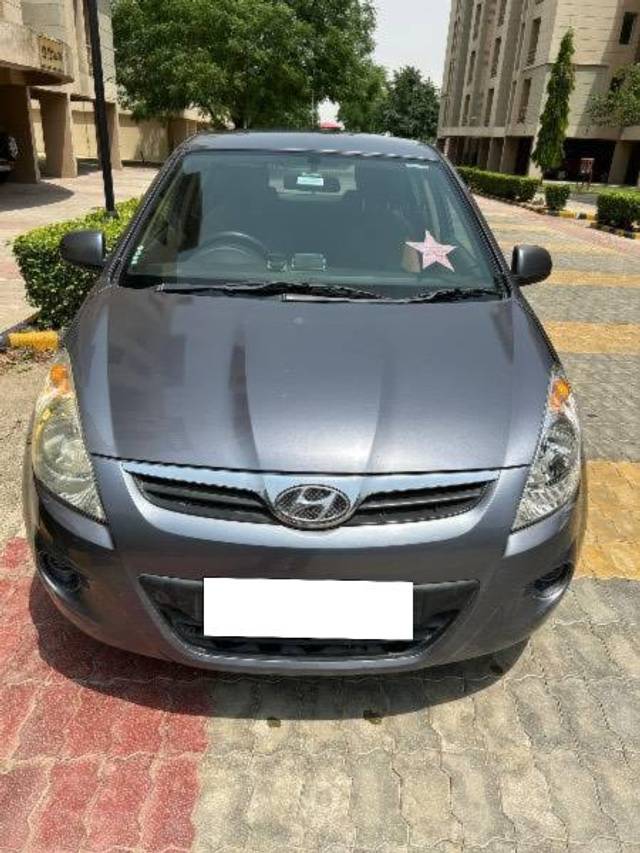 https://images10.gaadi.com/usedcar_image/4579904/original/processed_ffbb9247-e6bb-41a0-b928-81b55c9fa2e8.jpeg?imwidth=6400