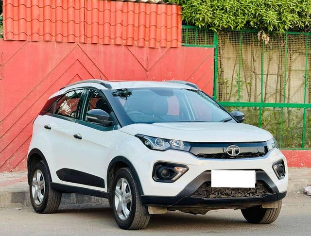 https://images10.gaadi.com/usedcar_image/4580035/original/processed_b1817015fe156290ce7ddbdc88dbae94.jpg?imwidth=6400