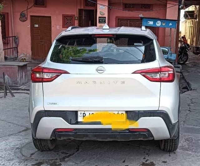 https://images10.gaadi.com/usedcar_image/4580065/original/processed_2099bdd5-d79c-478f-acc8-8e8cc2eb769b.jpg?imwidth=6401