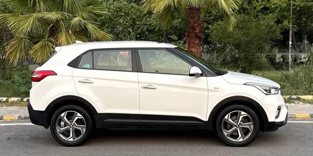 https://images10.gaadi.com/usedcar_image/4580092/original/processed_951782b4cb4f1c0b2fa9db7e6908b2ba.jpeg?imwidth=6401