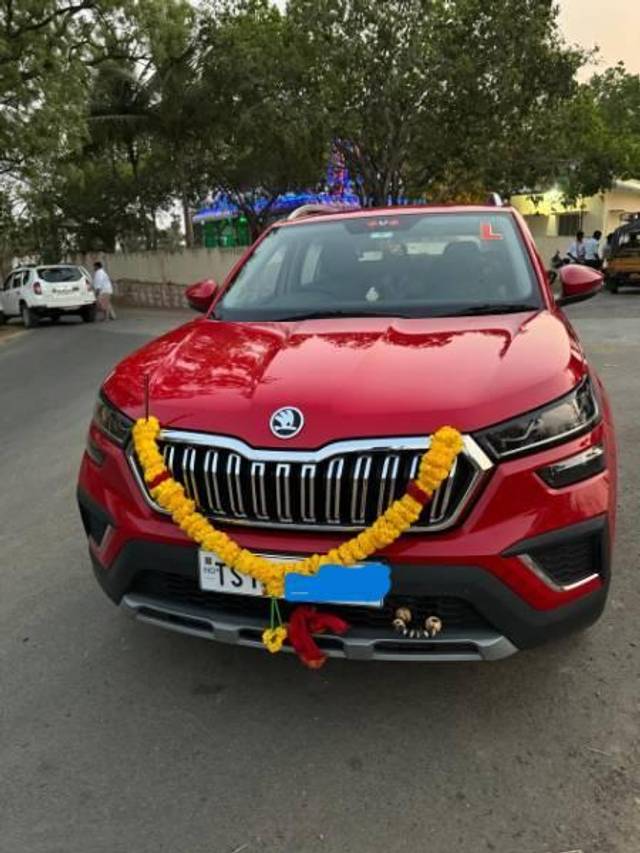 https://images10.gaadi.com/usedcar_image/4580099/original/processed_54fe14e0-bbc5-44c2-8b95-b1c972c66659.jpg?imwidth=6400
