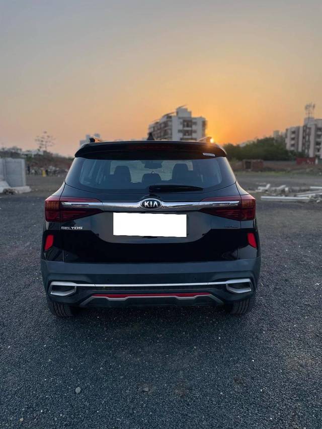 https://images10.gaadi.com/usedcar_image/4580110/original/processed_e3be9db47f5da6d60867c61beeb1bb50.jpg?imwidth=6402