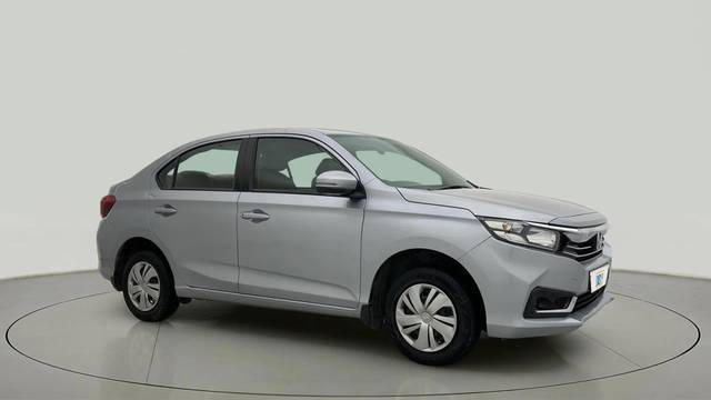 https://images10.gaadi.com/usedcar_image/4580164/original/8727248e498f9bf40de3d5c7136b8b48.jpg?imwidth=6400