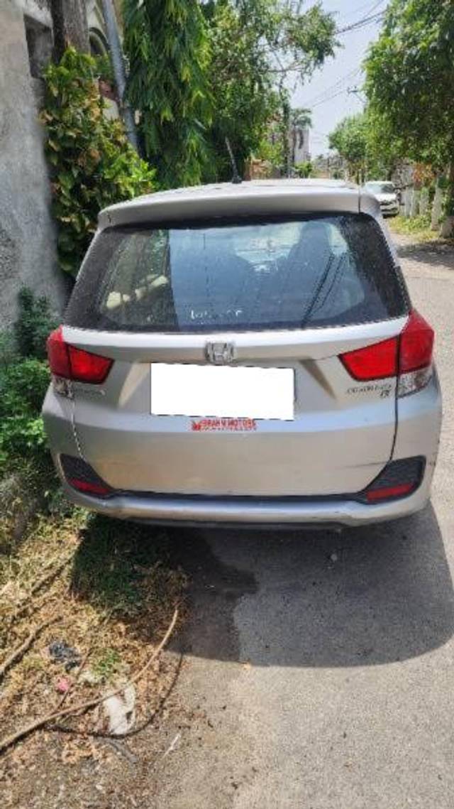 https://images10.gaadi.com/usedcar_image/4580166/original/processed_9c1e8af8-6c43-4f6c-b76f-6abd73fee8cf.jpg?imwidth=6401