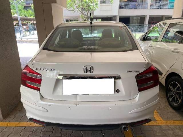 https://images10.gaadi.com/usedcar_image/4580170/original/processed_4be4d108-97f1-41c5-917d-a5d4bd30ad93.jpeg?imwidth=6402
