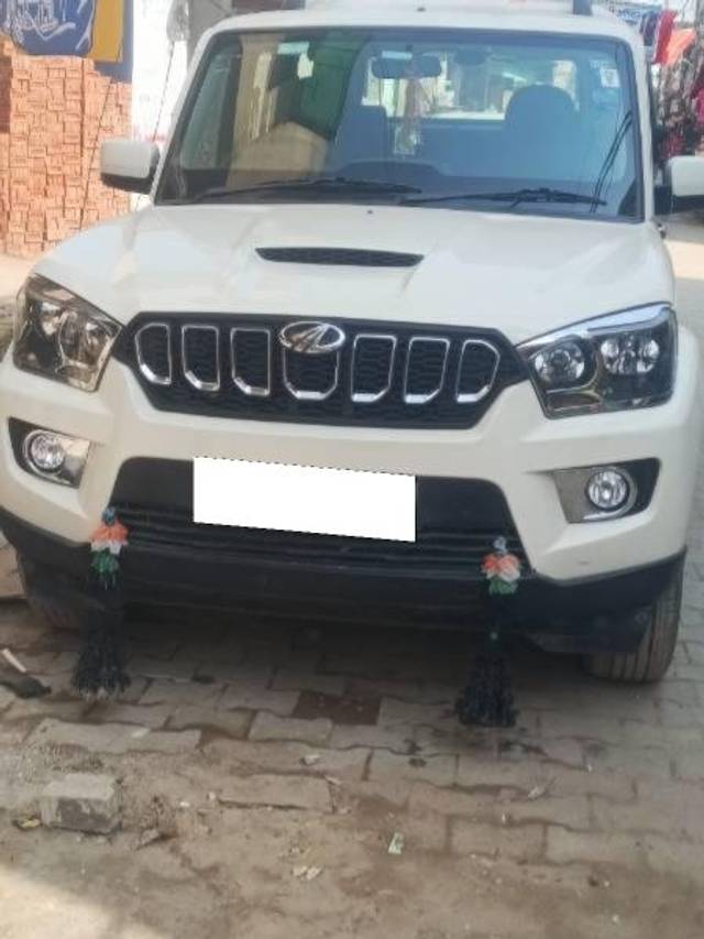 https://images10.gaadi.com/usedcar_image/4580186/original/processed_36cb28fc-ead9-41ba-a460-a1d5ecf7d516.jpg?imwidth=6402