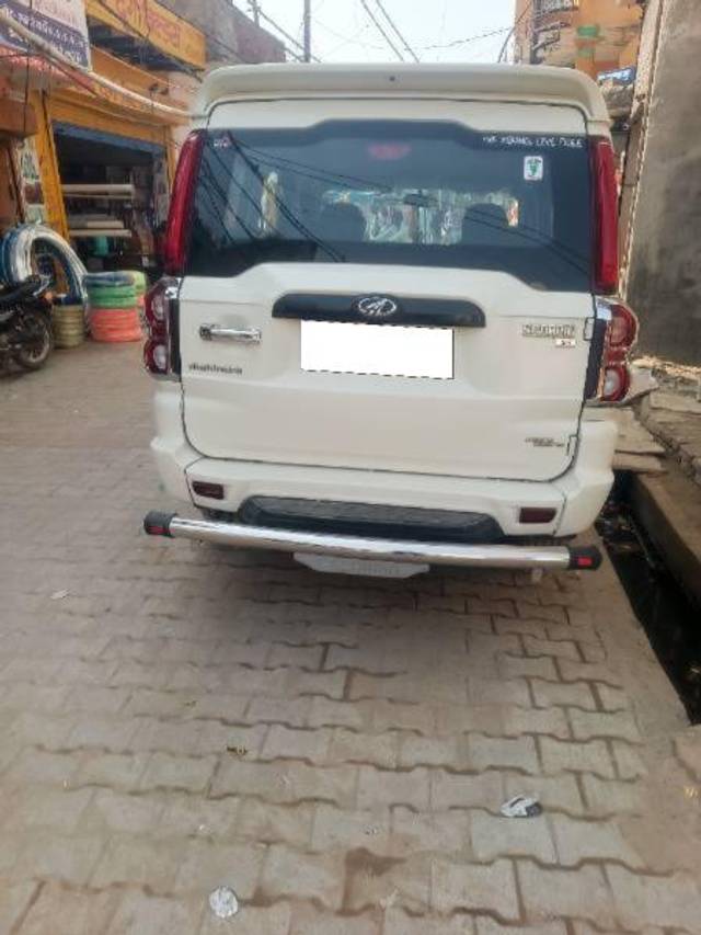https://images10.gaadi.com/usedcar_image/4580186/original/processed_e59aa62a-cc1f-43df-958f-ef81a50257e3.jpg?imwidth=6401