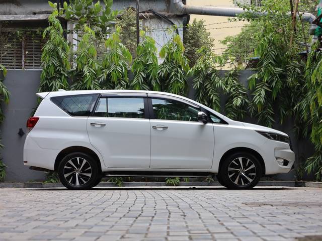 https://images10.gaadi.com/usedcar_image/4580327/original/d67dd5eb6dd634a9168951dec2bedc7e.jpg?imwidth=6401