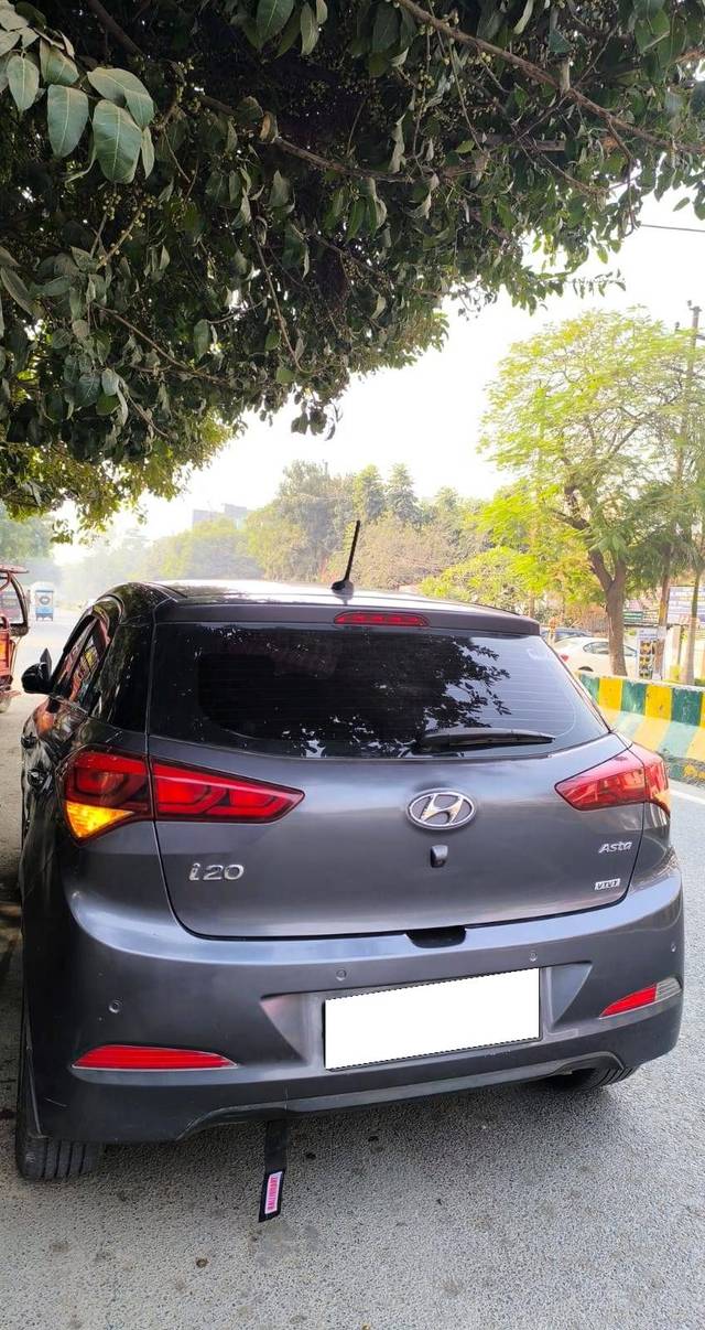 https://images10.gaadi.com/usedcar_image/4580381/original/processed_c67dcdce-c8f4-471d-aa2e-f06634b00de7.jpg?imwidth=6400