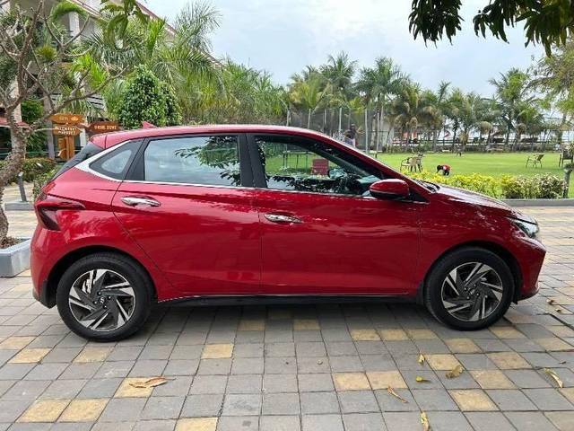 https://images10.gaadi.com/usedcar_image/4580407/original/processed_processed_750d69c7-045f-499f-8979-89d7bf252882.jpeg?imwidth=6401