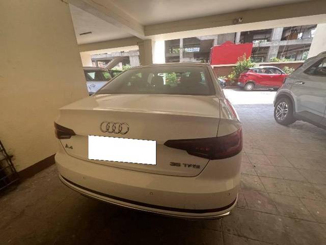 https://images10.gaadi.com/usedcar_image/4580471/original/processed_76a143ff-b949-4ec5-b498-40253bc003cd.jpeg?imwidth=6402