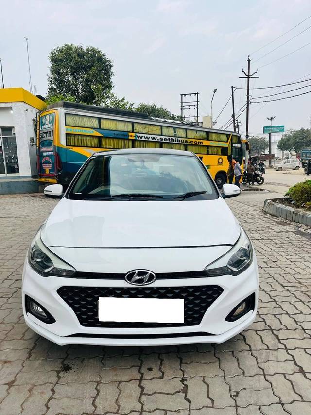 https://images10.gaadi.com/usedcar_image/4580499/original/processed_e705053317146faf948084ecc34c3632.jpg?imwidth=6400