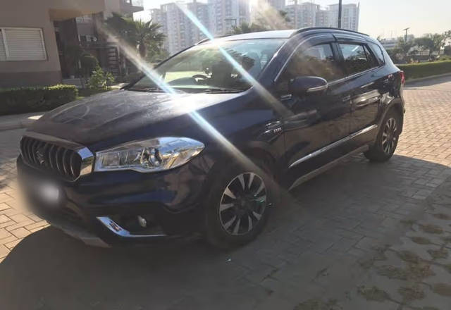https://images10.gaadi.com/usedcar_image/4580510/original/d9099eac-fae1-498c-9c6b-f4d706903aca.?imwidth=6402