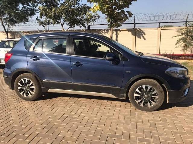 https://images10.gaadi.com/usedcar_image/4580510/original/processed_f9935917-4a79-4167-a778-cc55885b0655.jpeg?imwidth=6401