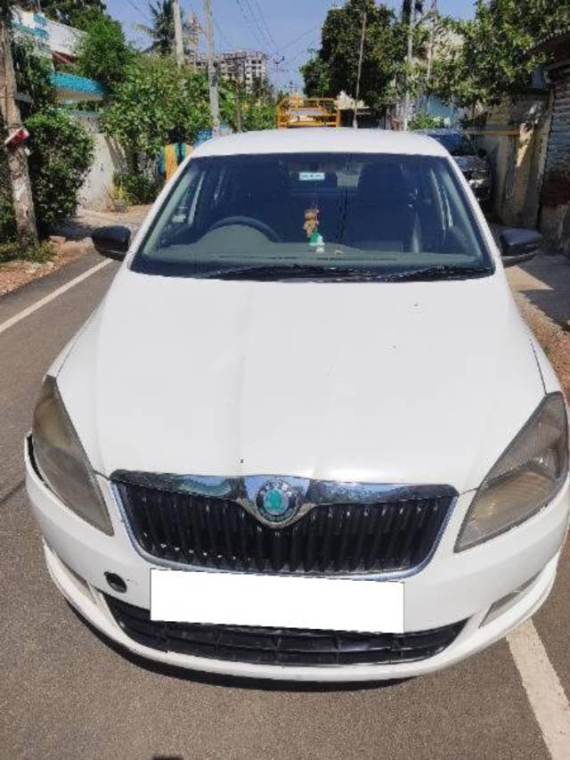 https://images10.gaadi.com/usedcar_image/4580522/original/processed_90d448de-486a-4643-b705-e61dd850f21f.jpg?imwidth=6400