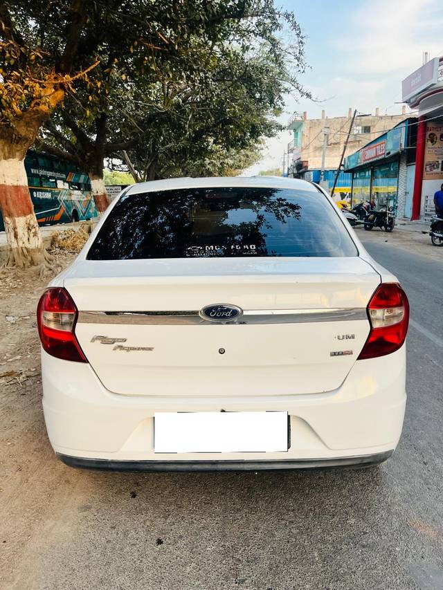 https://images10.gaadi.com/usedcar_image/4580544/original/processed_19e273f27f56bb4e7243fd35145b9936.jpg?imwidth=6402